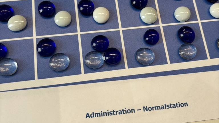 Normal ward administration – close-up of the Friday Night simulation board